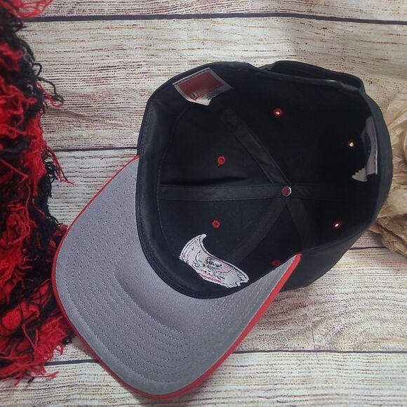 Vintage Tampa Bay Bucs 90s snapback - Picture 4 of 9
